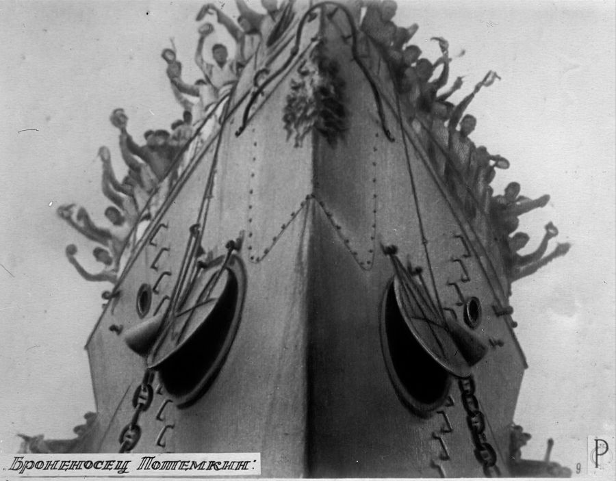 Броненосец потемкин посвящен. Эйзенштейн броненосец. Броненосец Потемкин Эйзенштейн кадры. Эйзенштейн Потемкин.